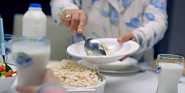 Yemek Yediğin An Gelsin Sütaş Ayran – Tavuk-Pilav Yemek Yediğin An Gelsin Sütaş Ayran – Tavuk-Pilav